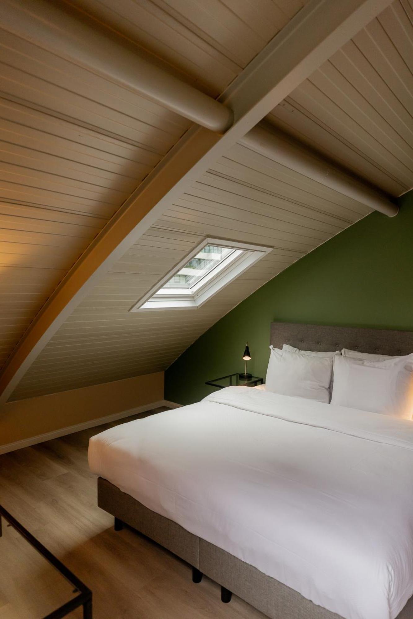 FLOATS by H2OTEL Rotterdam Exterior photo